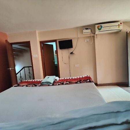 Menezes House Hotel ปณชี ภายนอก รูปภาพ
