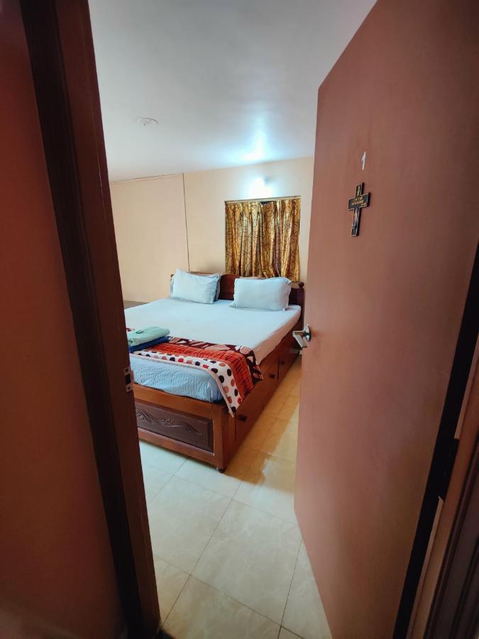 Menezes House Hotel ปณชี ภายนอก รูปภาพ