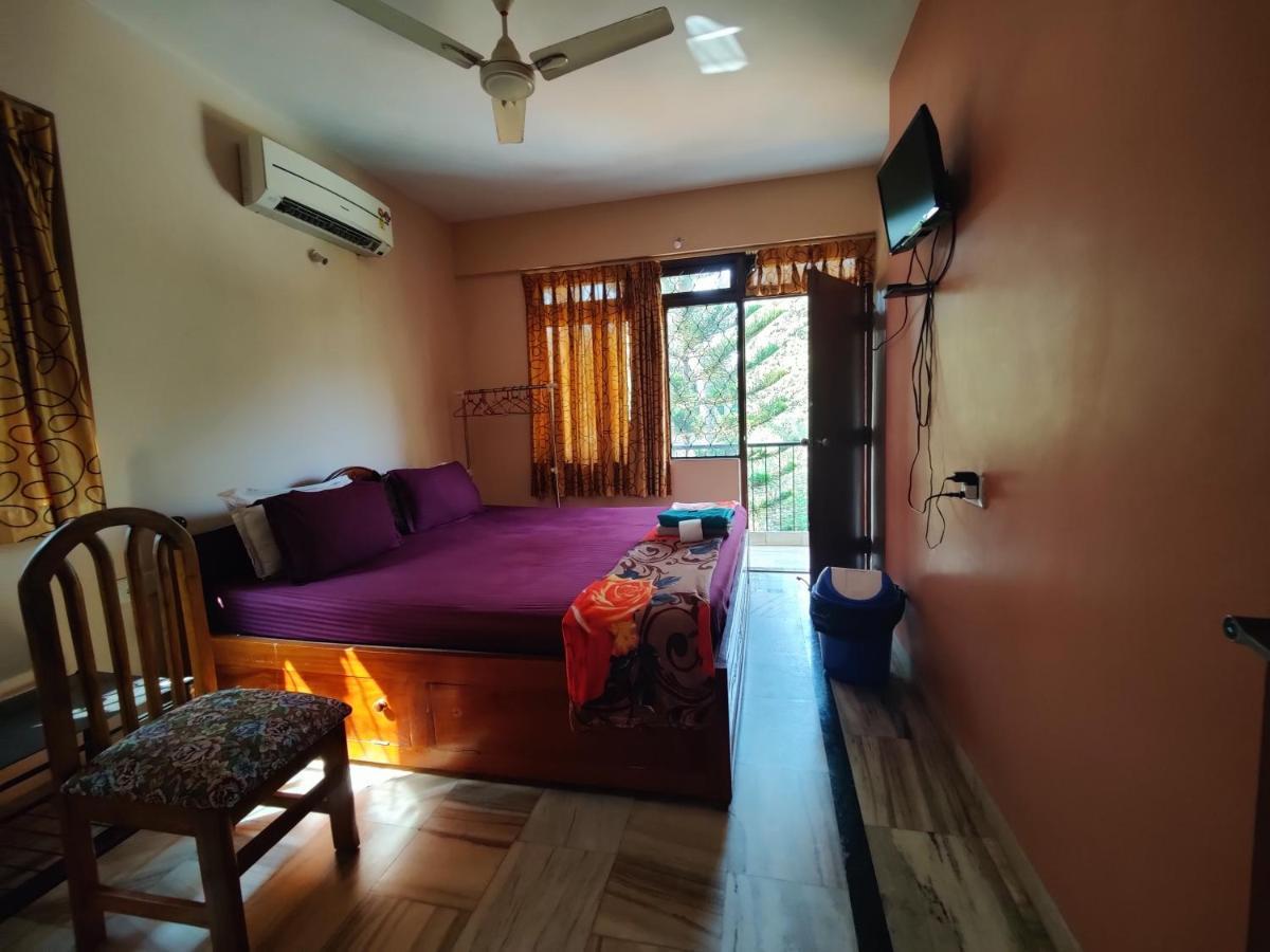 Menezes House Hotel ปณชี ภายนอก รูปภาพ