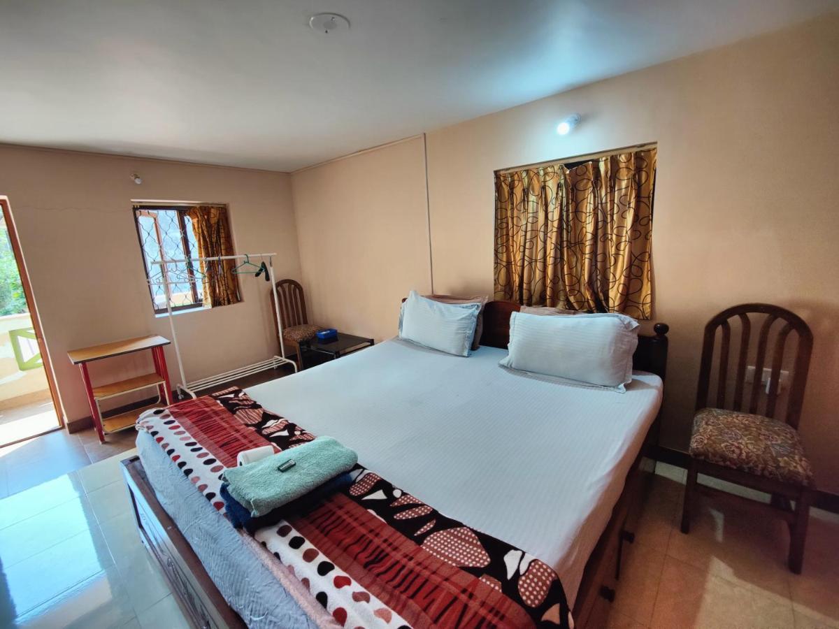 Menezes House Hotel ปณชี ภายนอก รูปภาพ