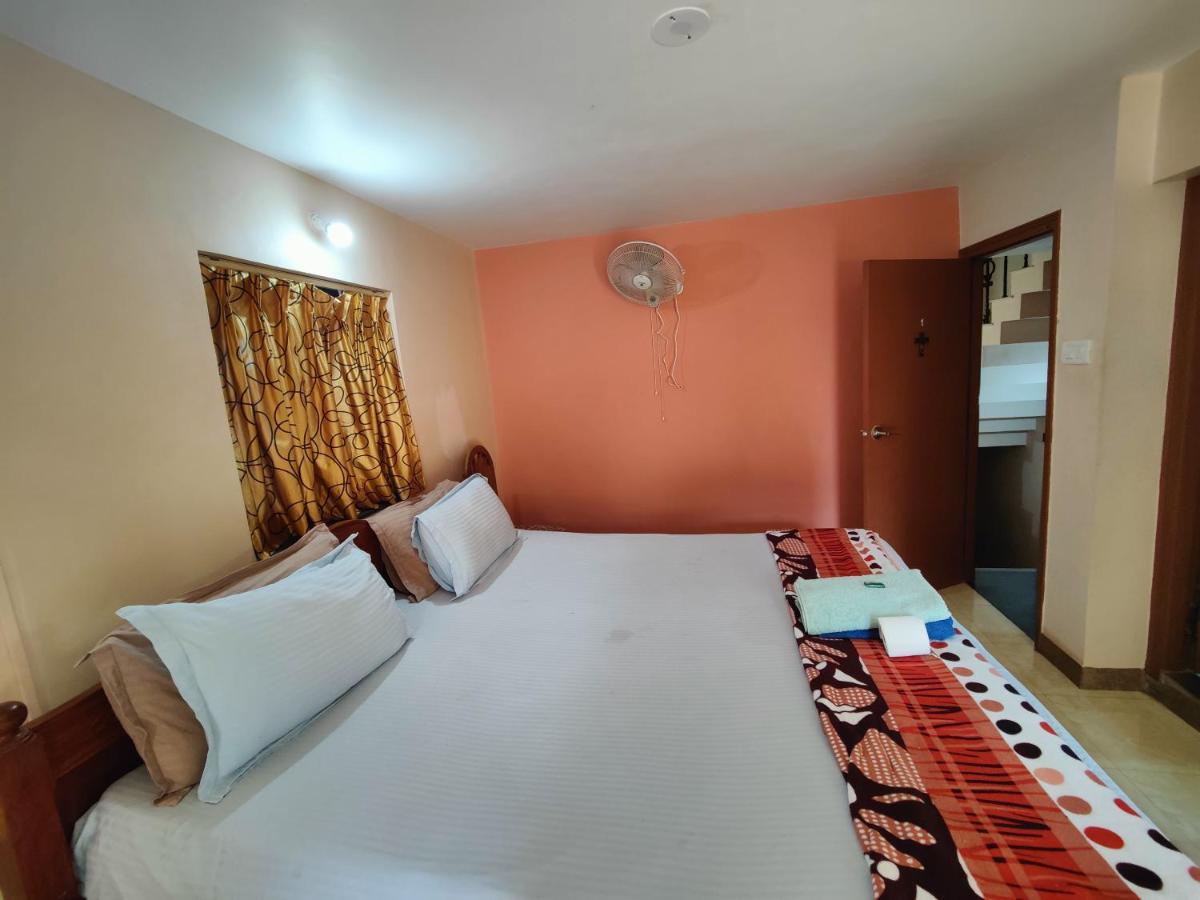 Menezes House Hotel ปณชี ภายนอก รูปภาพ