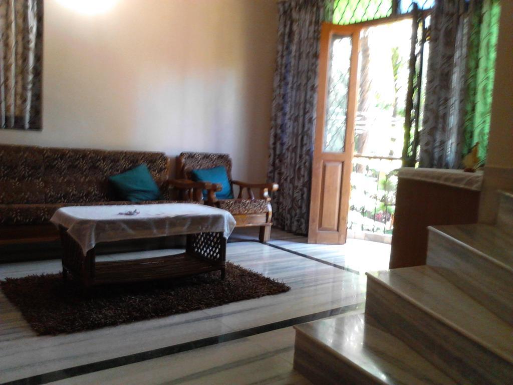Menezes House Hotel ปณชี ภายนอก รูปภาพ