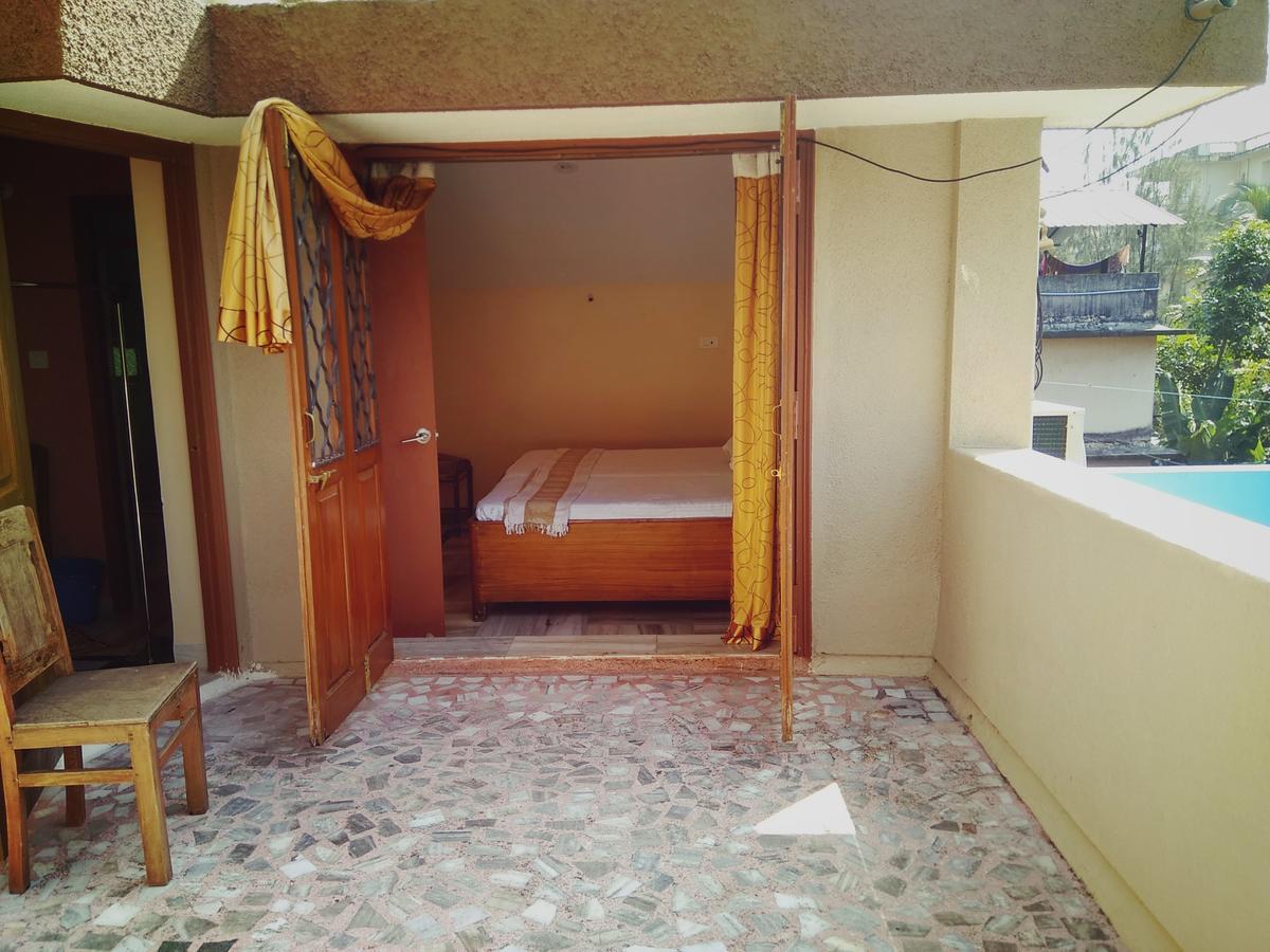 Menezes House Hotel ปณชี ภายนอก รูปภาพ